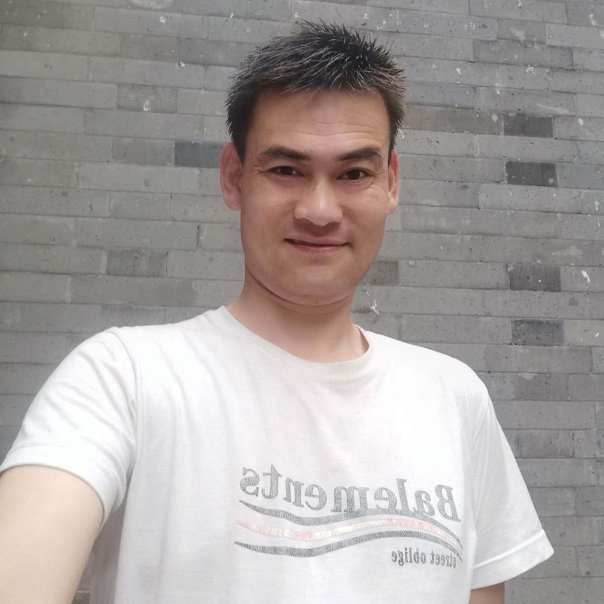 绝影爱腼腆的照片