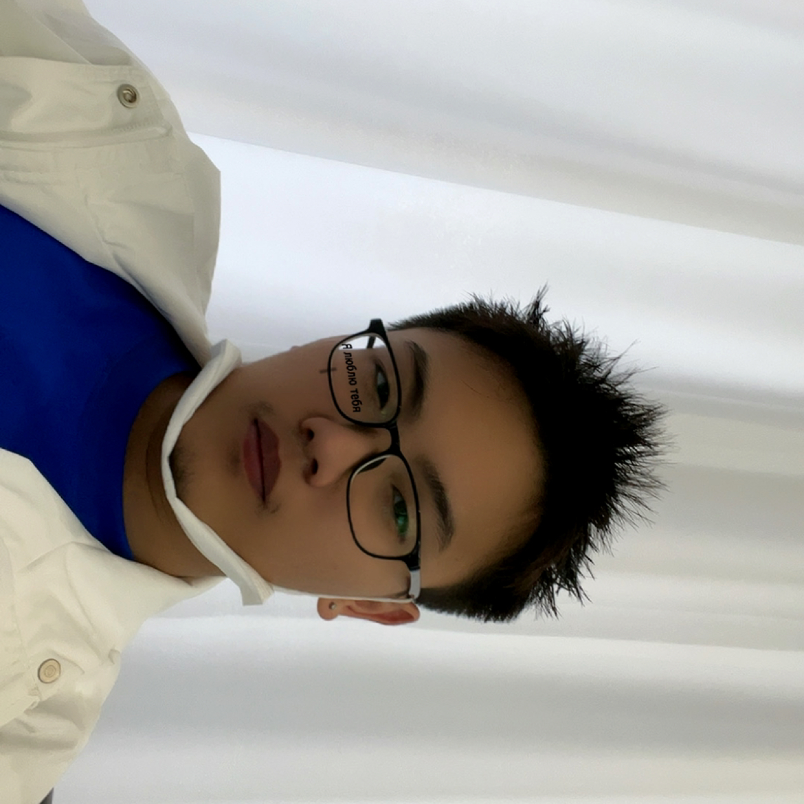 沉静放弃墨镜的照片
