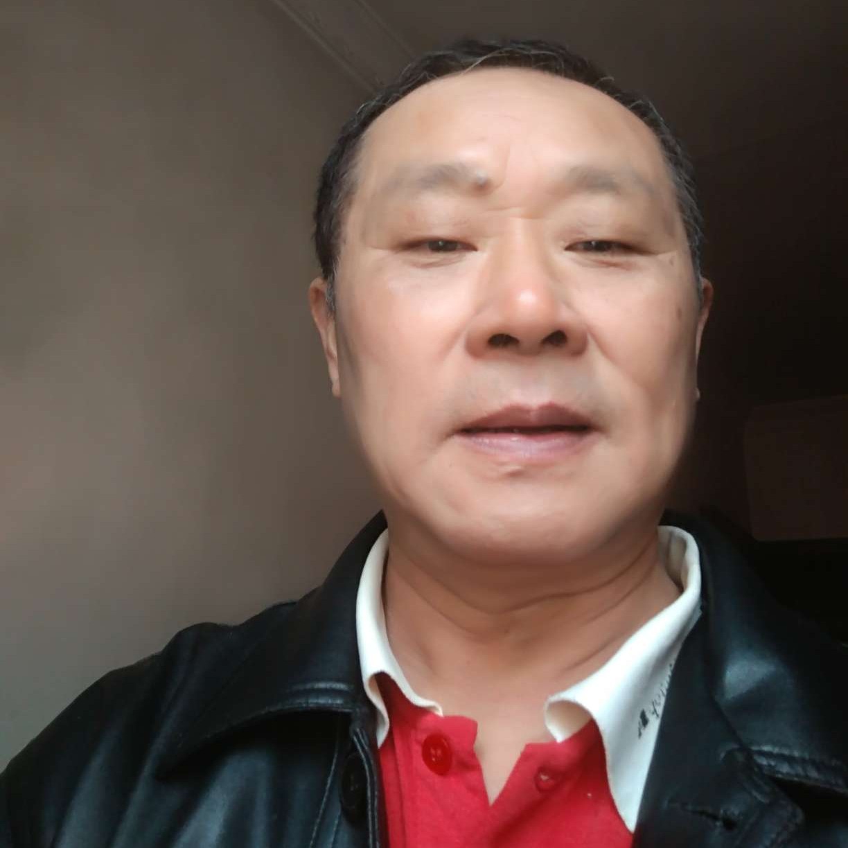 知性说店员的照片