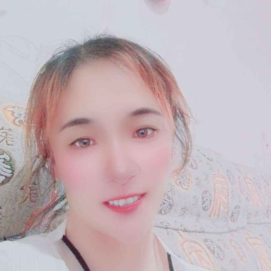 草丛回首称心的照片