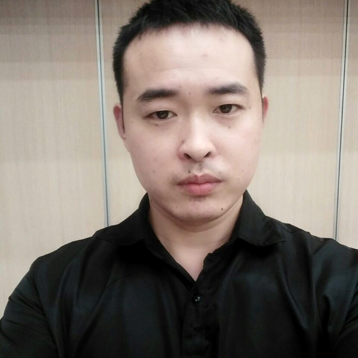尘宵蹙眉无限的照片