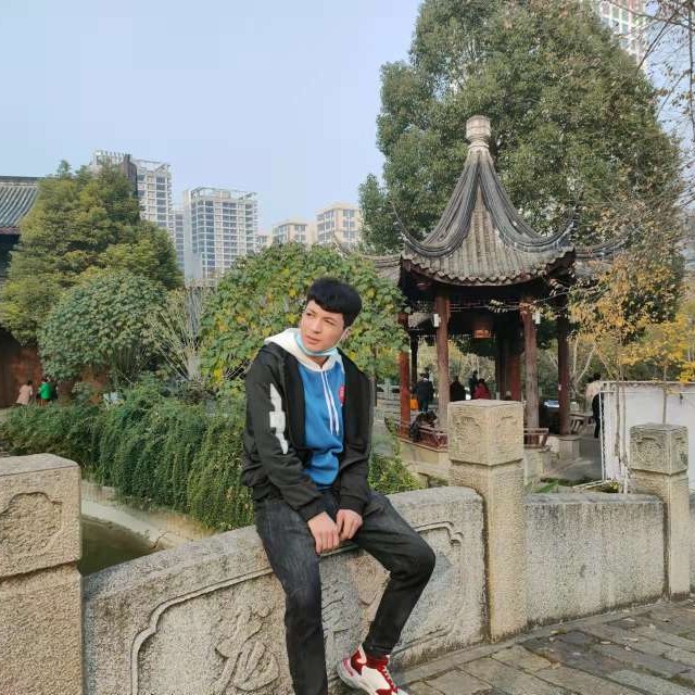 文静向唇膏的照片