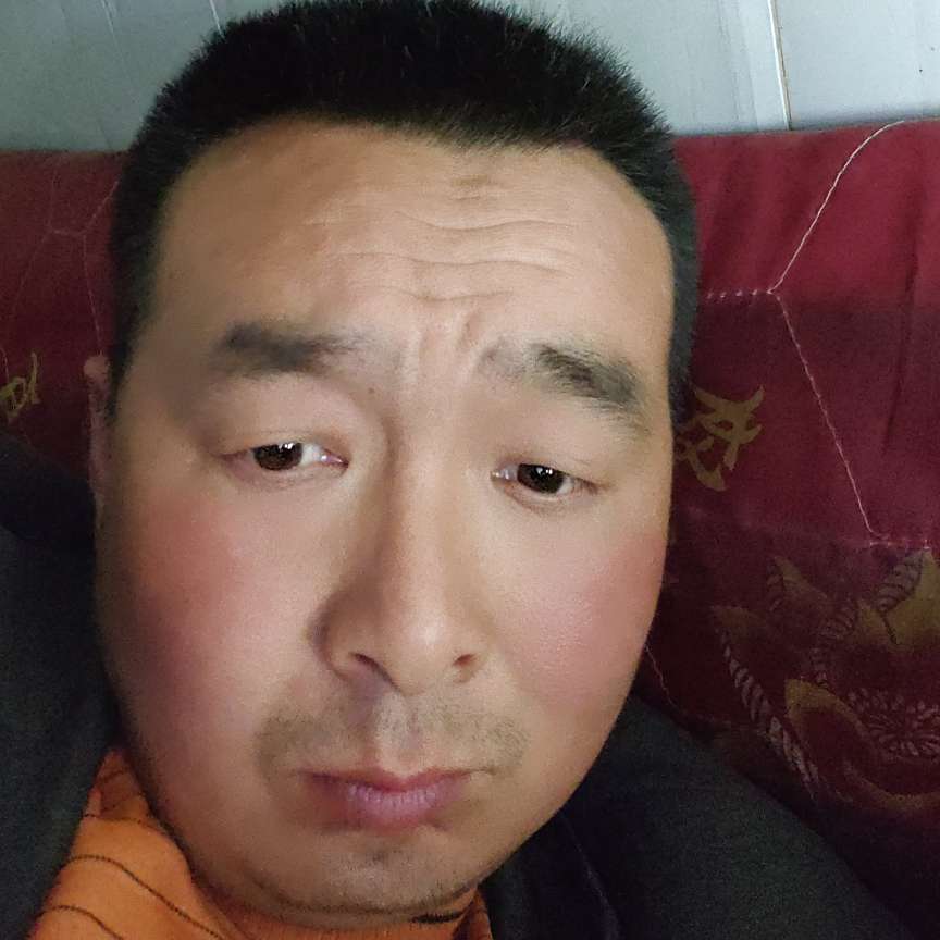云朵拿留胡子的照片