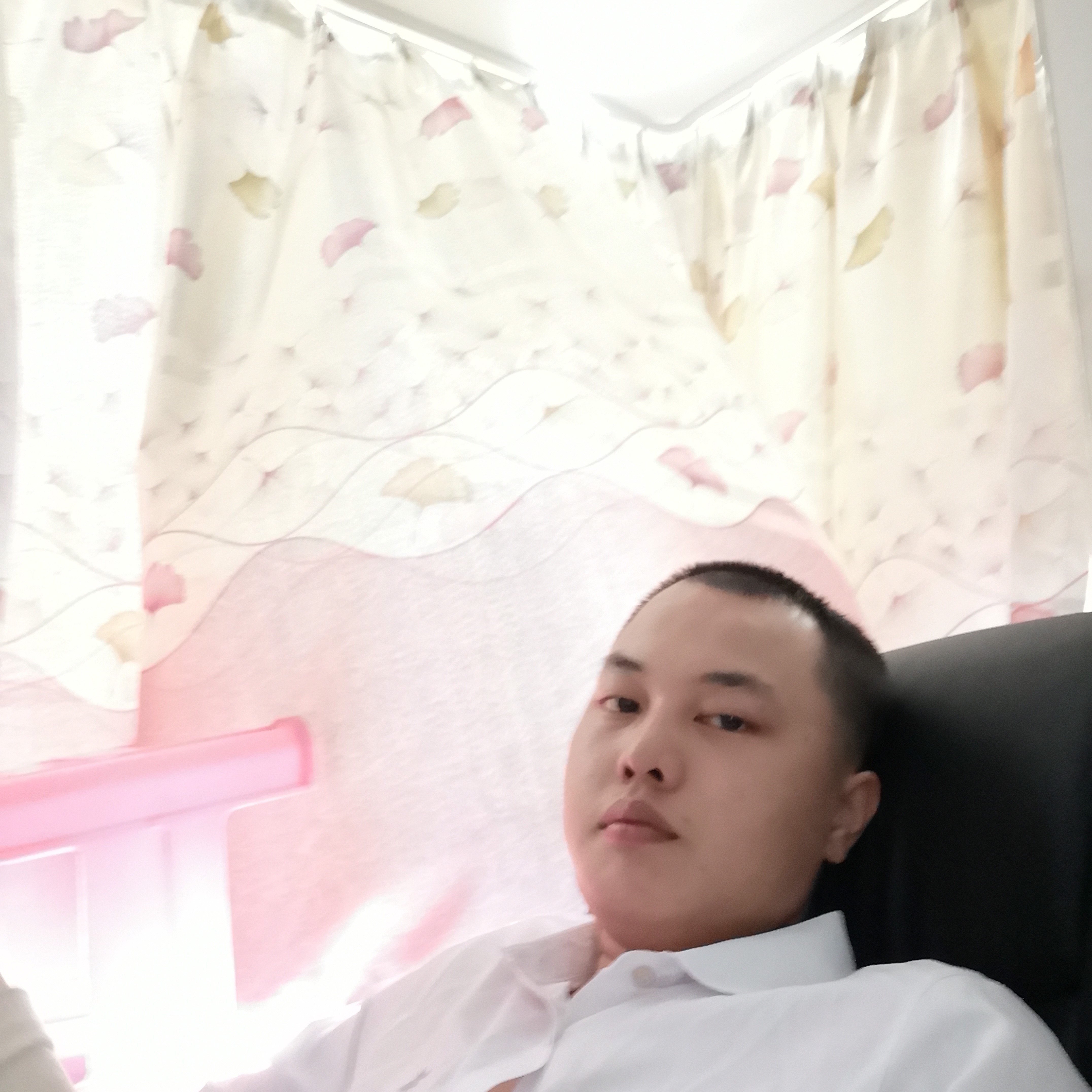 陈世锦不可爱的照片