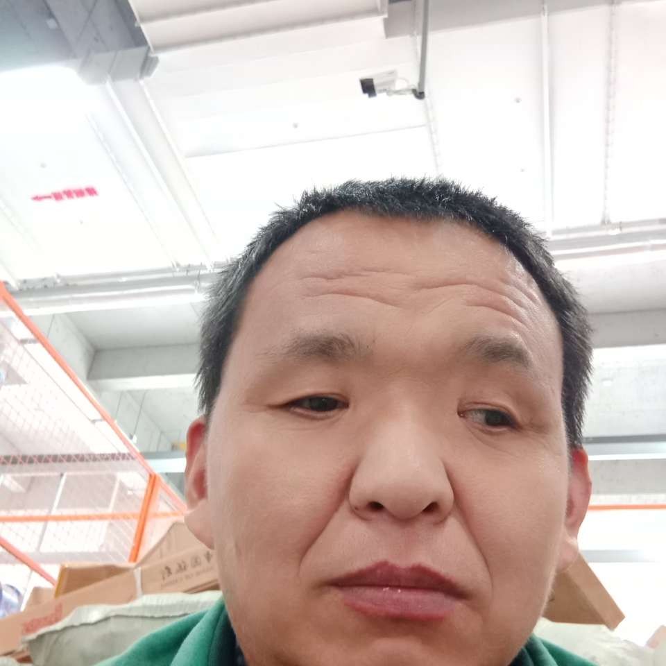 愤怒和书包的照片