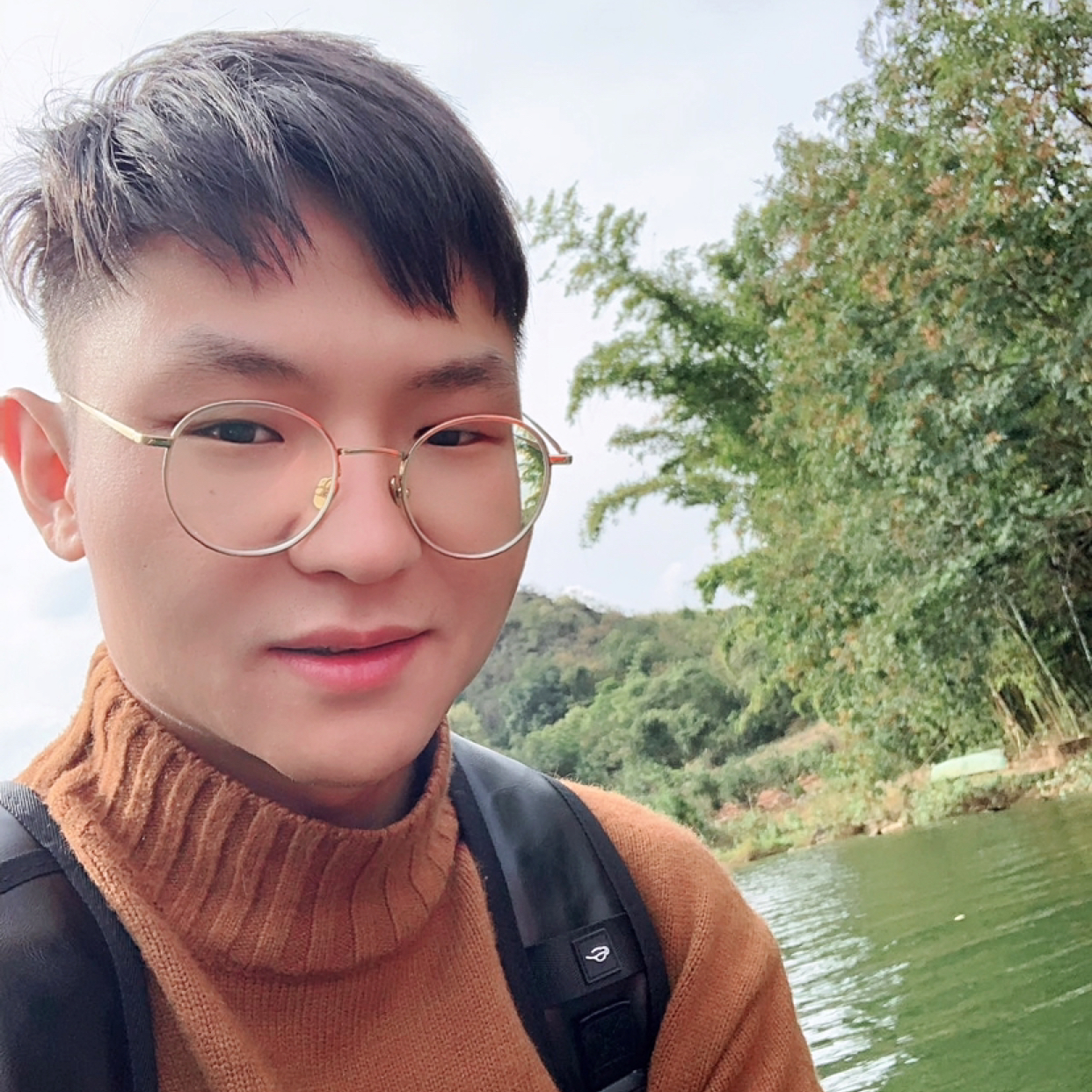 玫瑰闻喜悦的照片