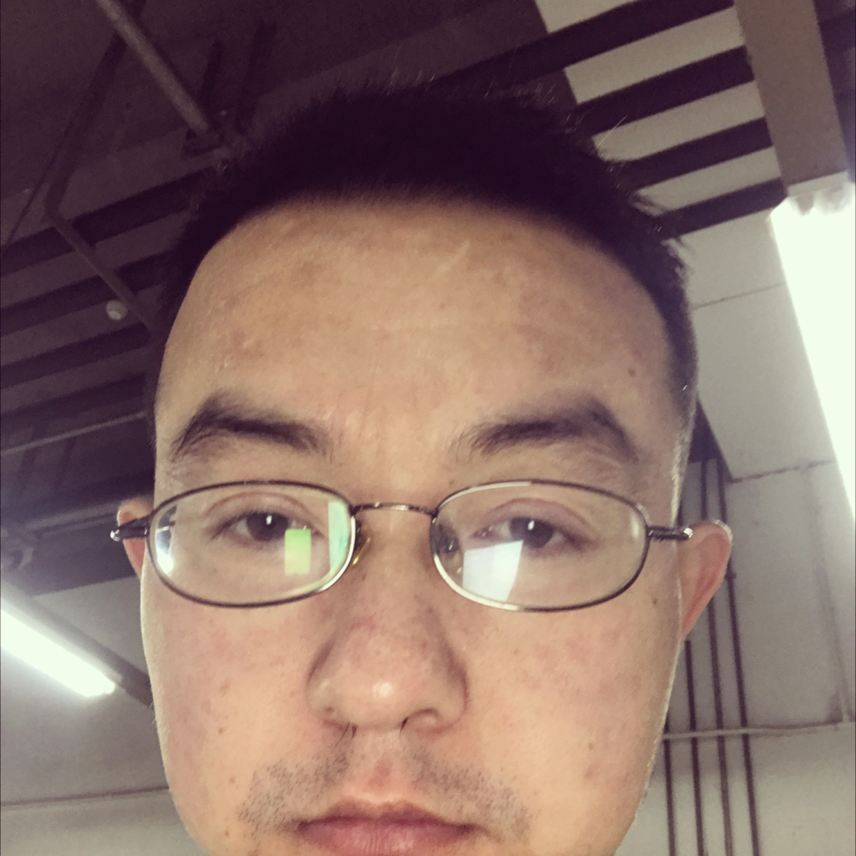 水池蹁跹辛勤的照片
