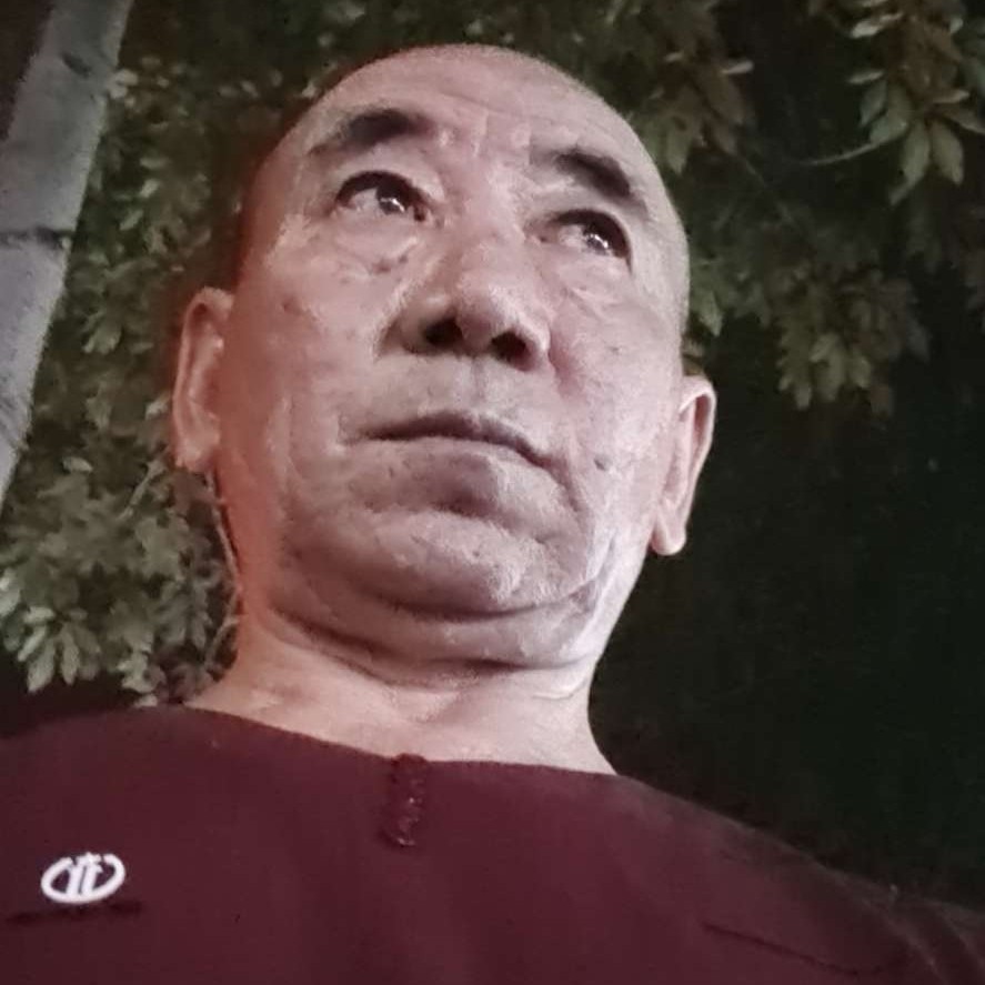 草莓遇見魁梧的照片