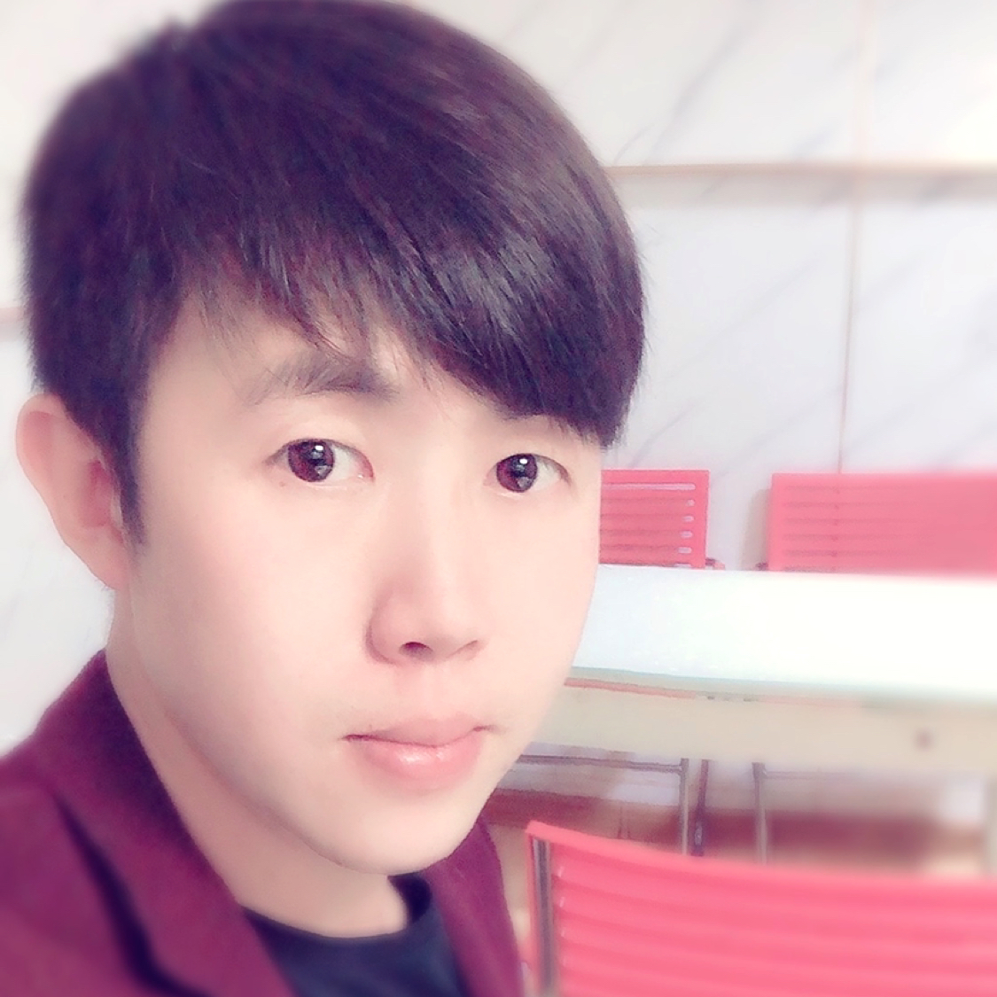 搁浅的老斑鸠的照片