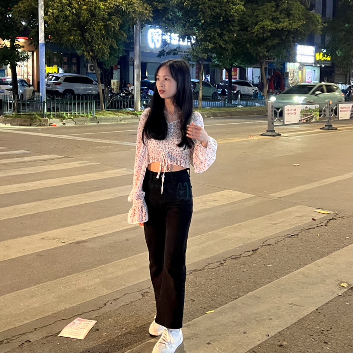 吃草莓de斯派克的照片