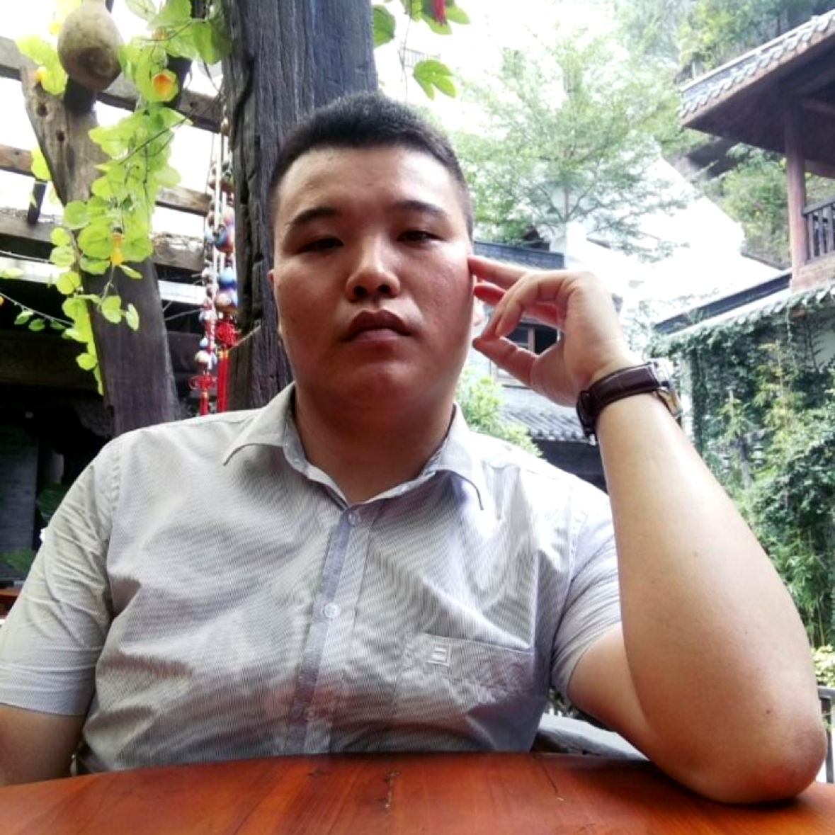 琢磨不透的男生的照片