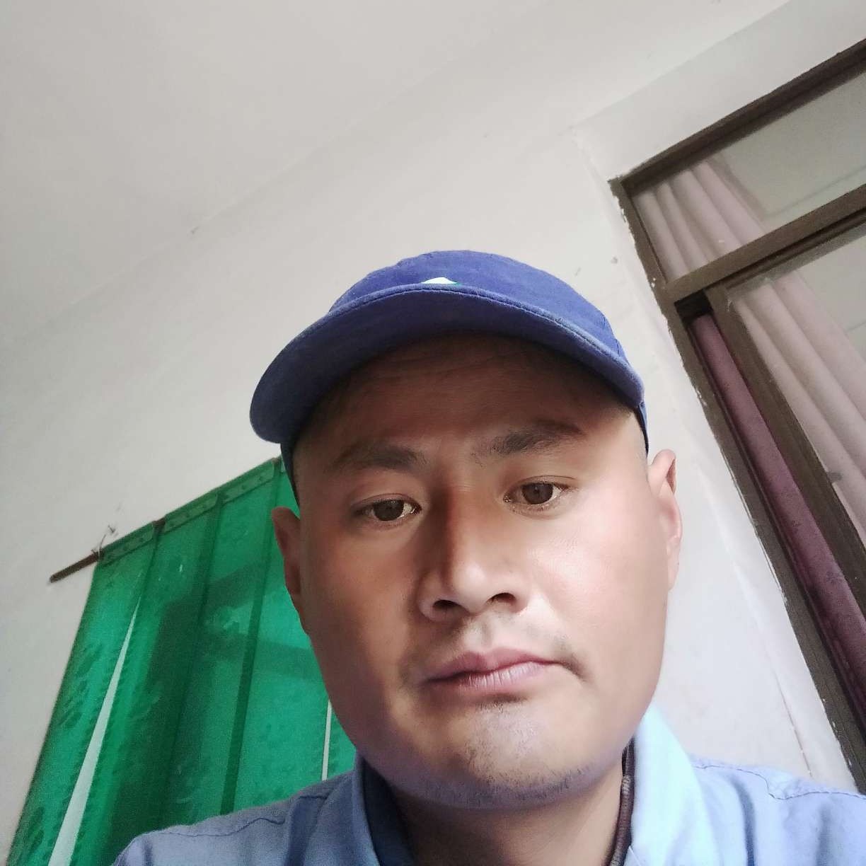 细腻给烤鸡的照片