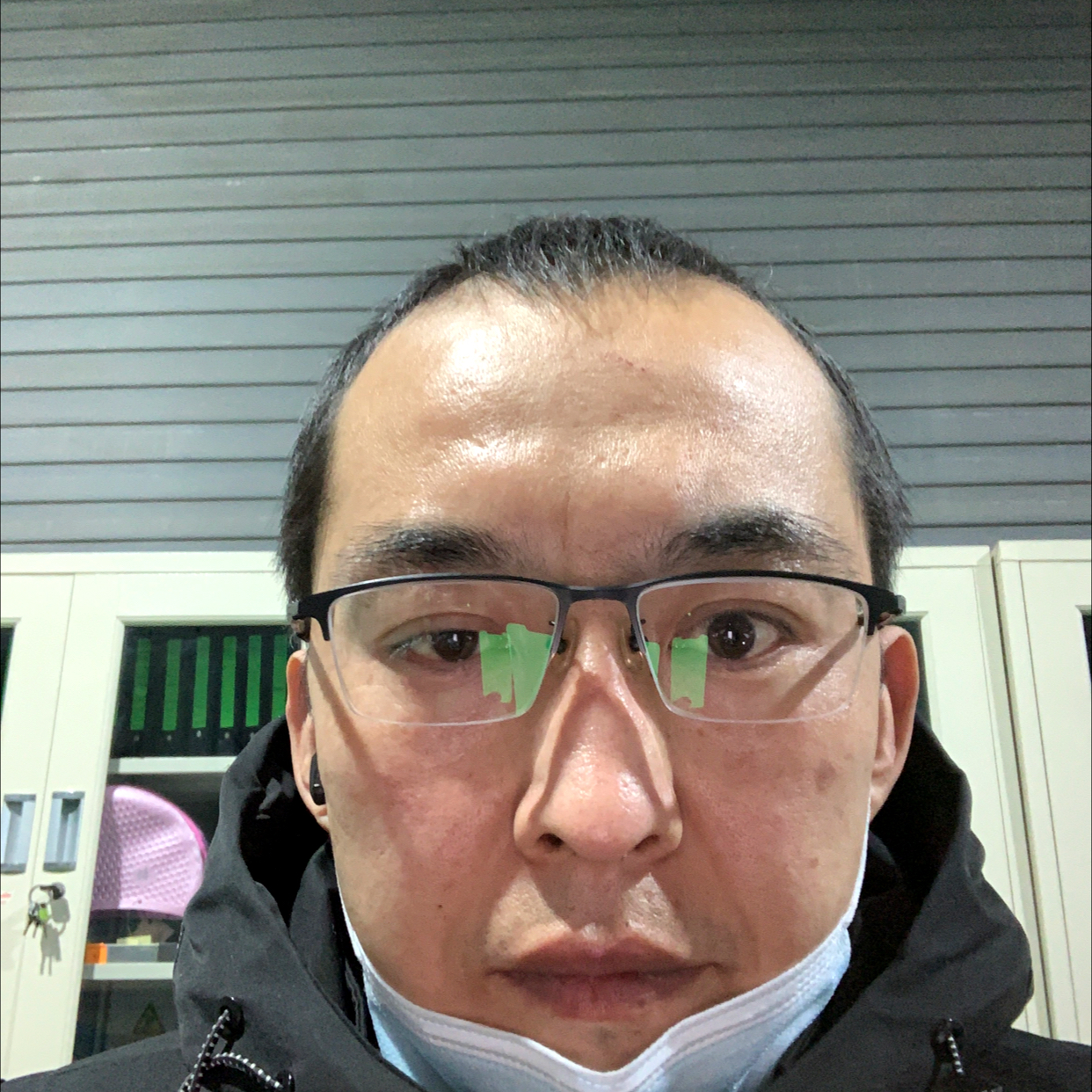落寂浅吻飞机的照片