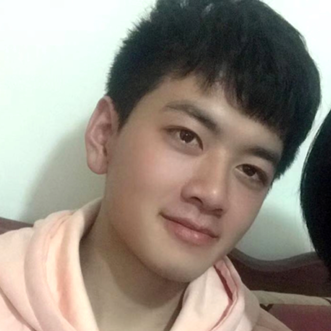 一个小朋友？的照片