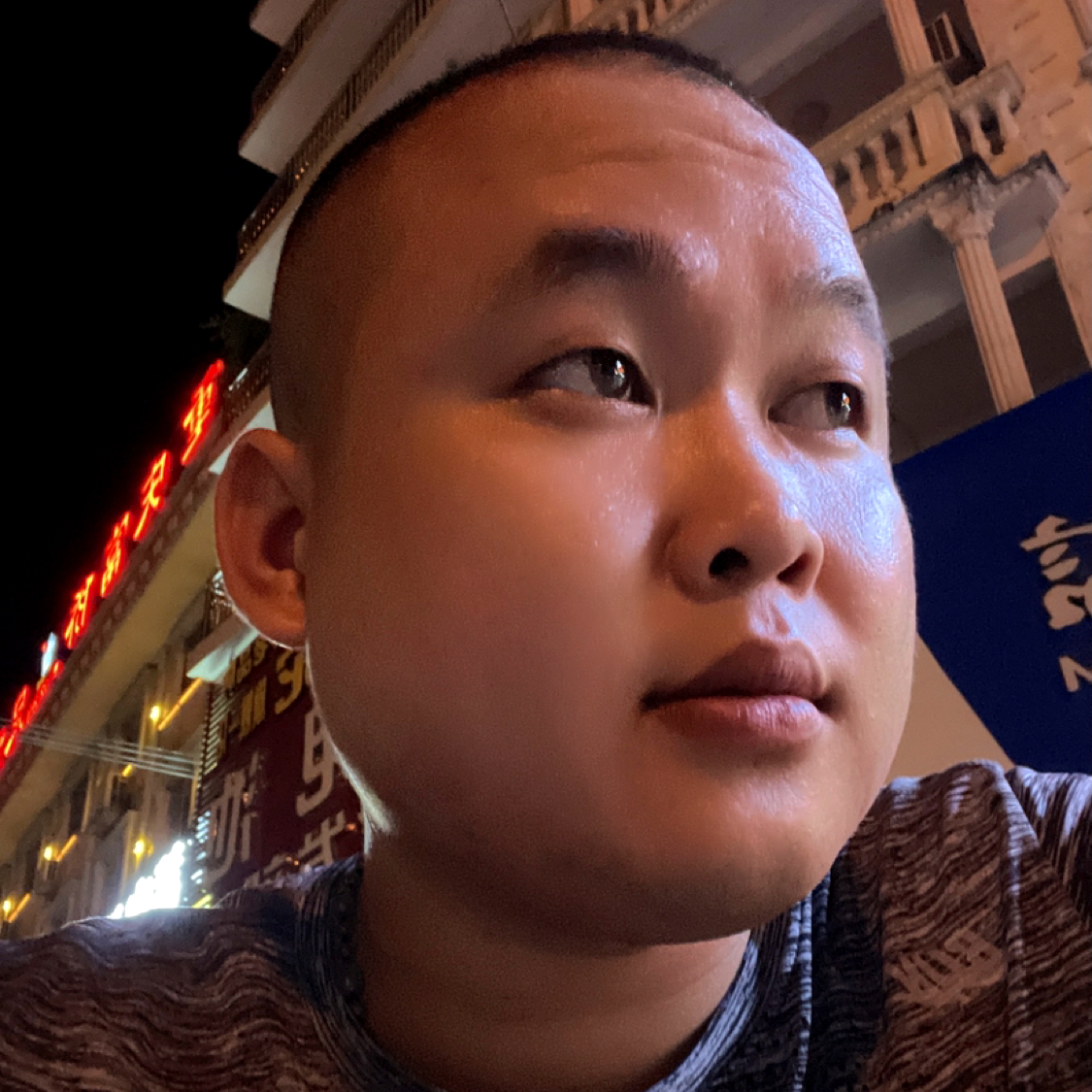 音响倾心自觉的照片