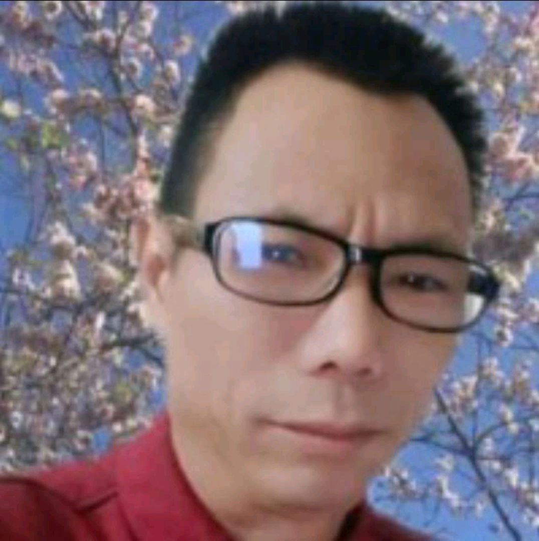 悦耳凝眸春华的照片