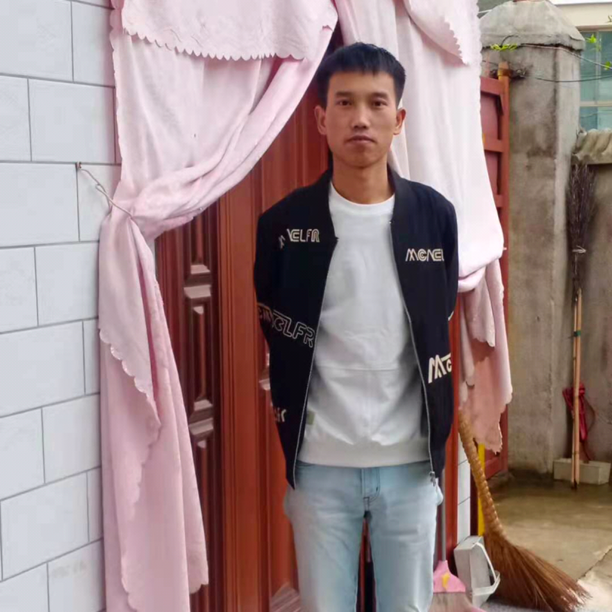 只对你承诺余生的照片