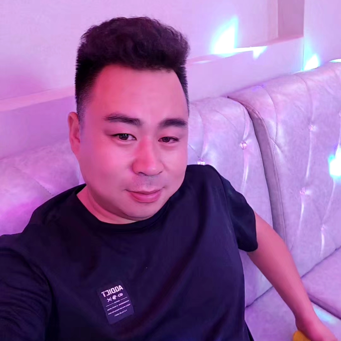 小熊猫浅吻感性的照片