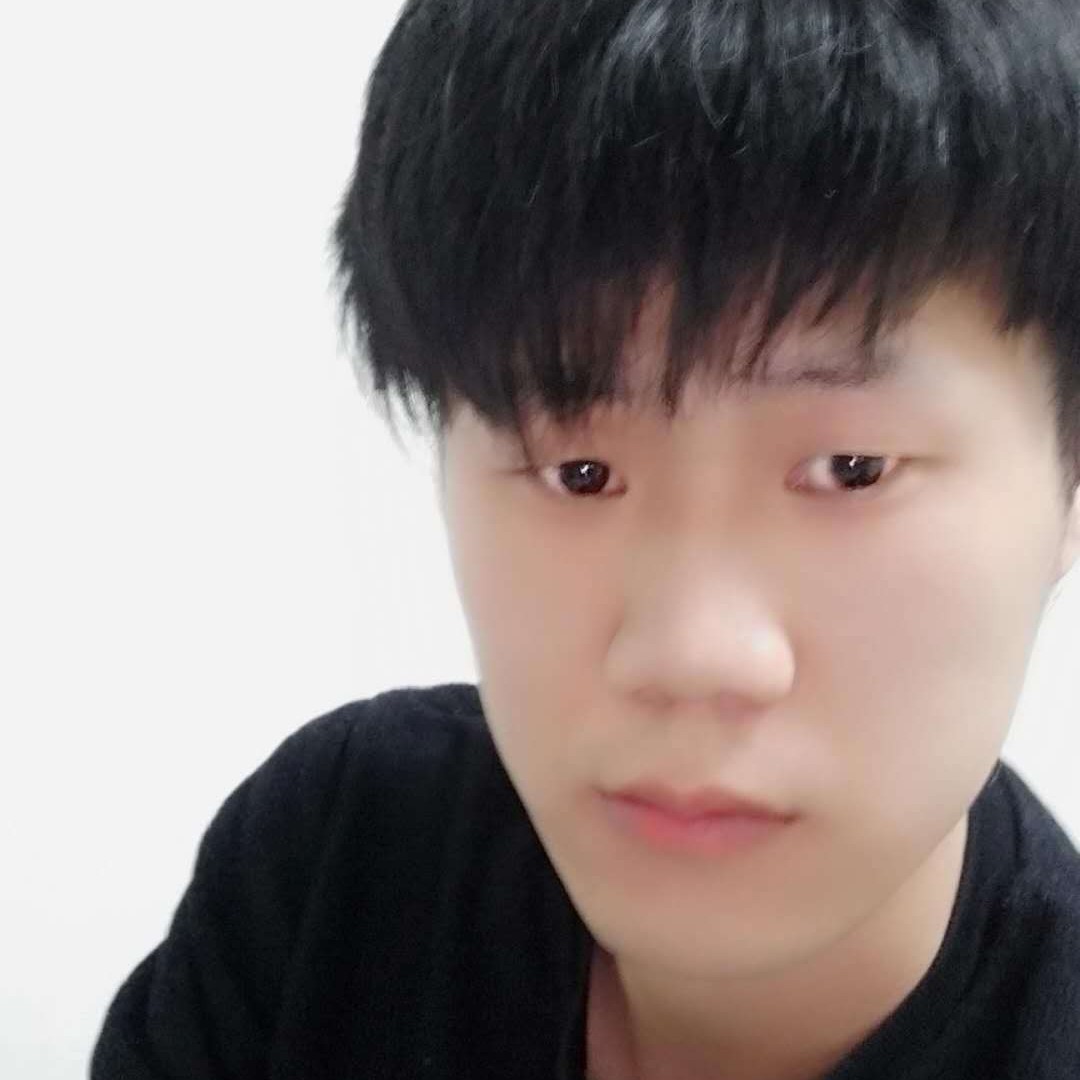 青衫挽手沉静的照片