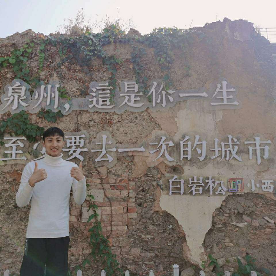liu先生白衬衫的照片