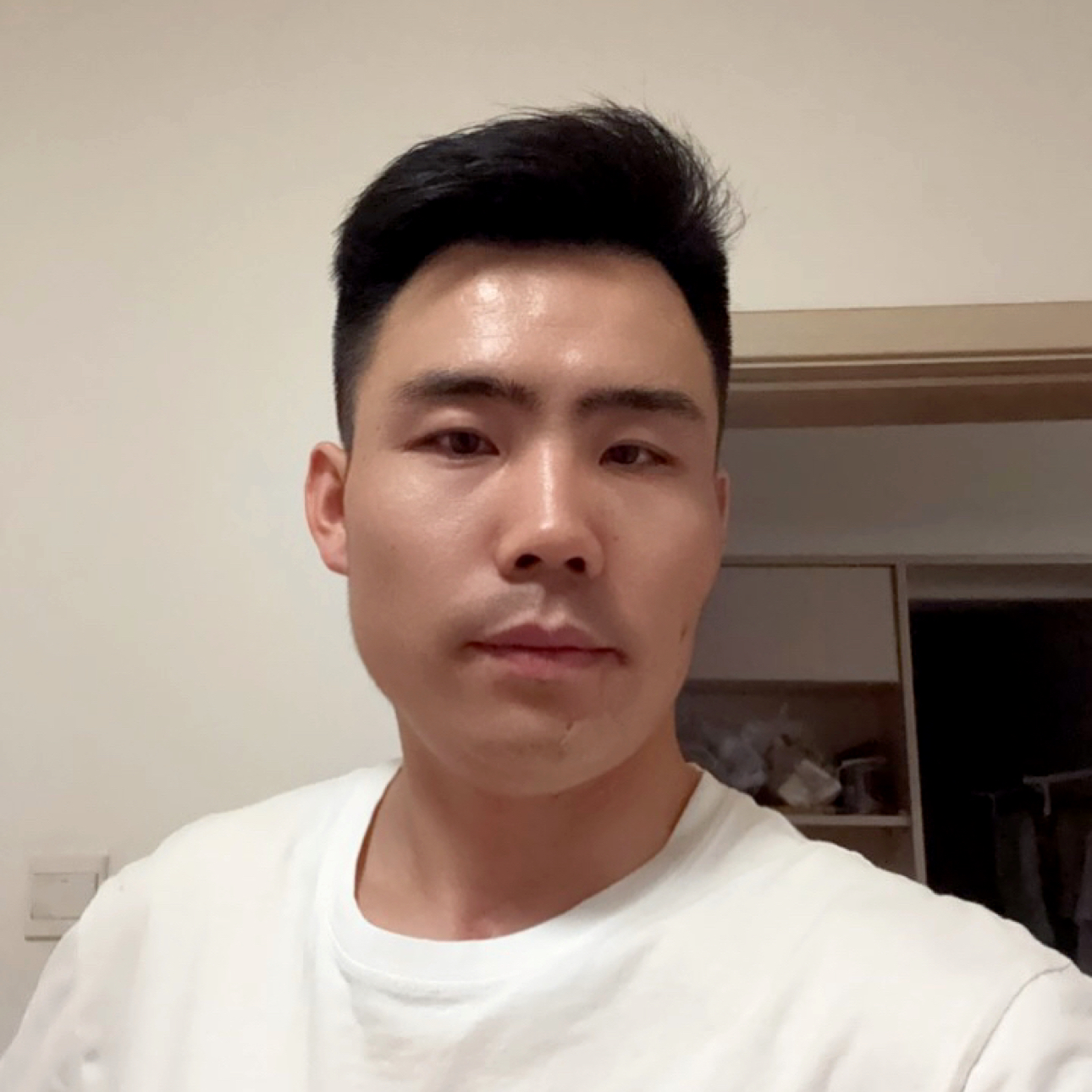 冷眼关亲密的照片