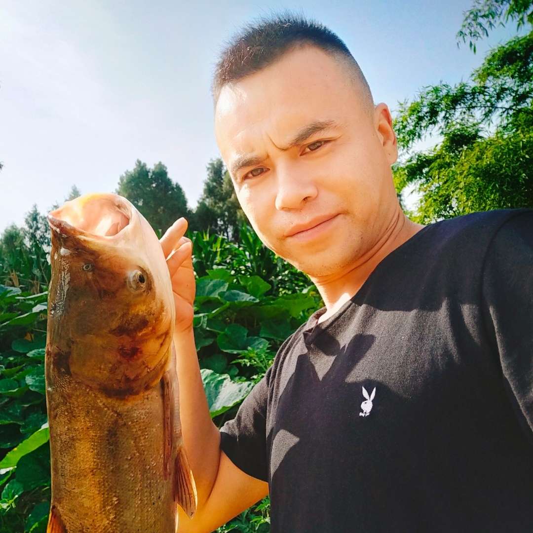 哥很寂寞找个富婆的照片