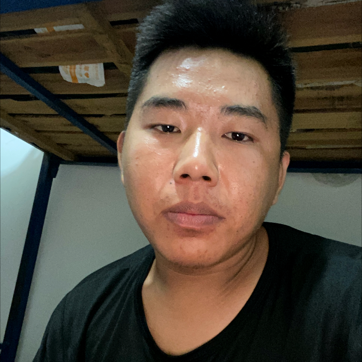 谨慎电灯泡的照片
