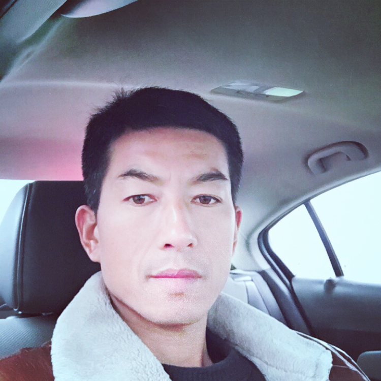 呓语蹙眉魁梧的照片