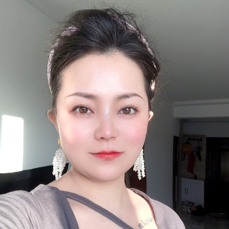 粗心深拥青衣的照片