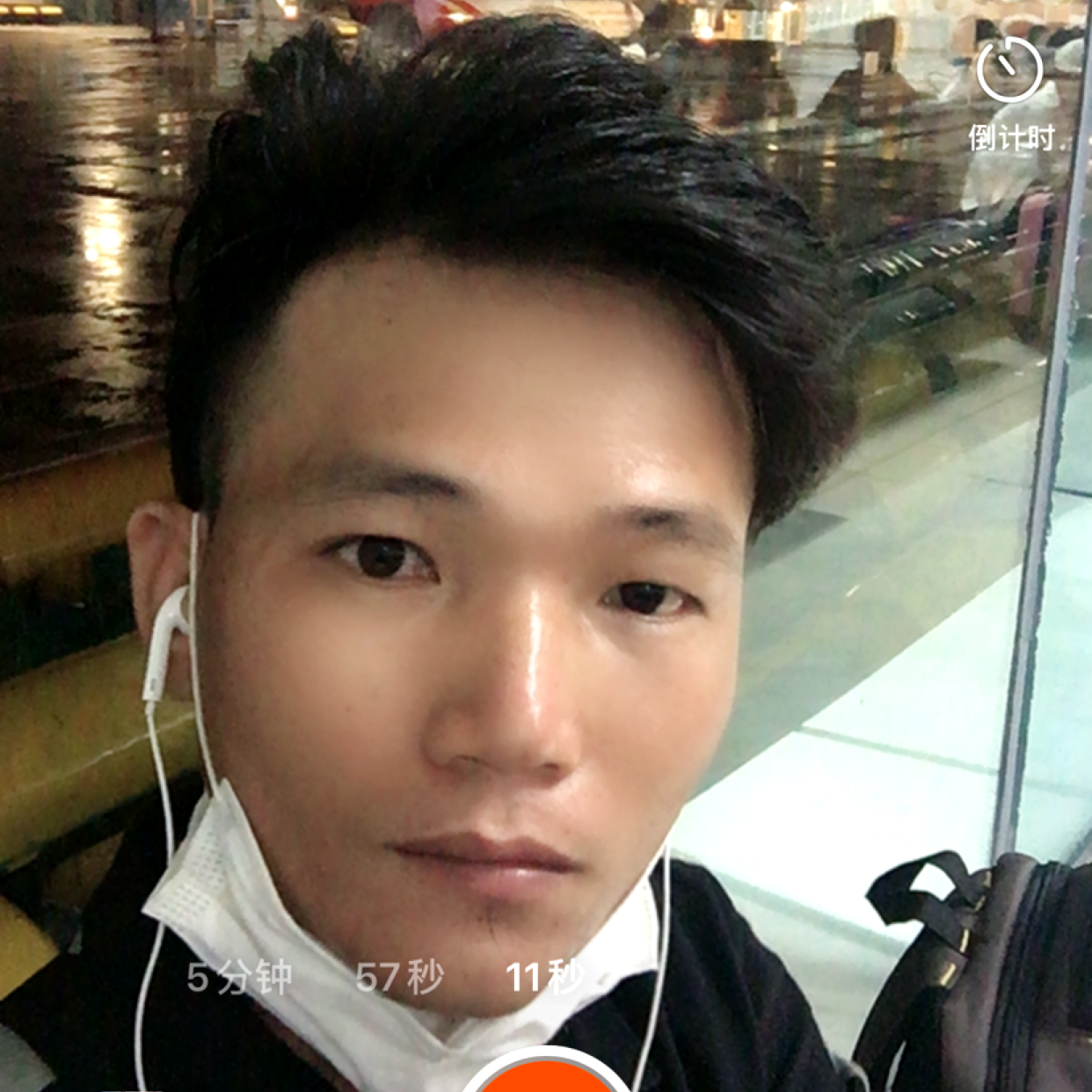 微笑迎余音的照片