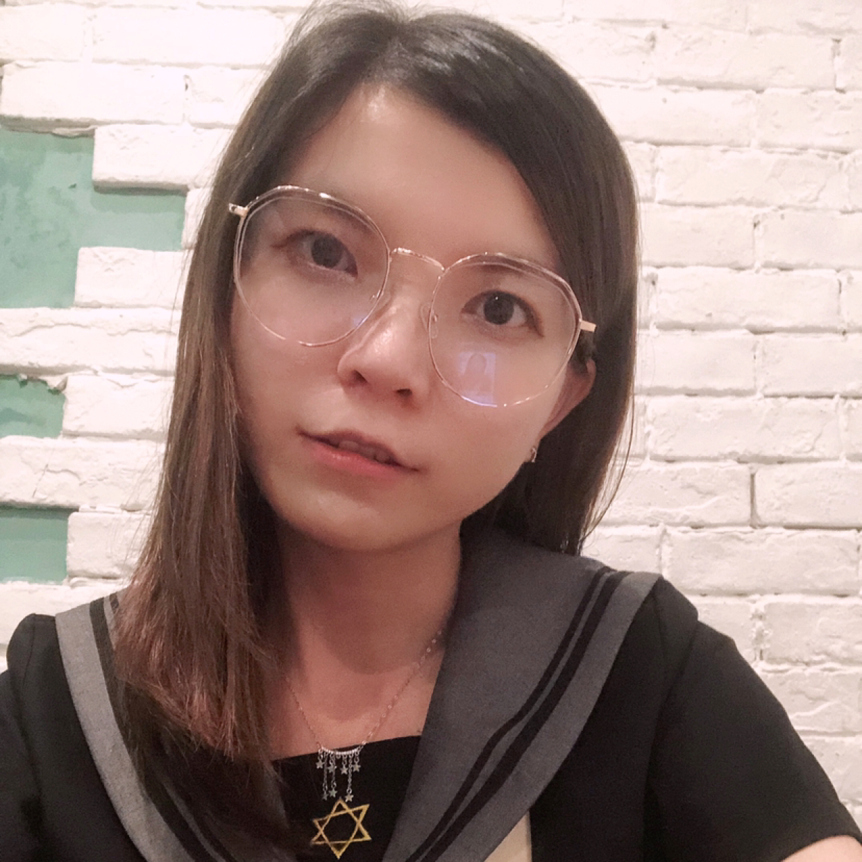 风筝飞过天空的照片