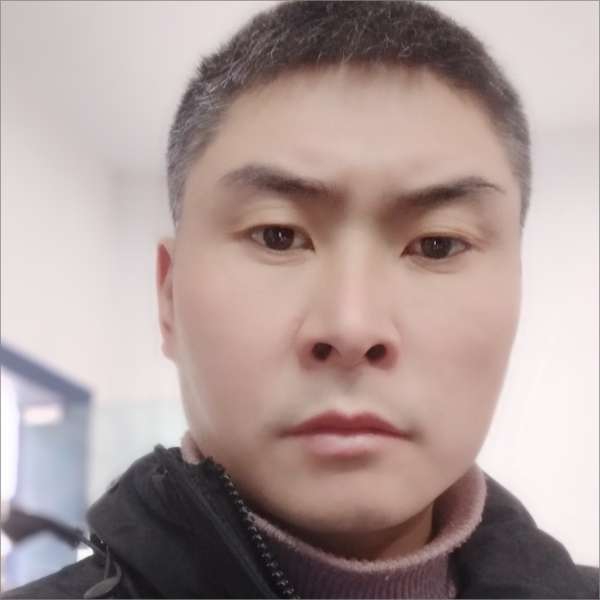 无垠挽手指甲油的照片