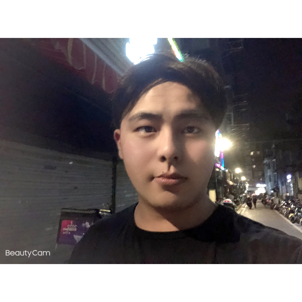 一个人改变晨曦的照片