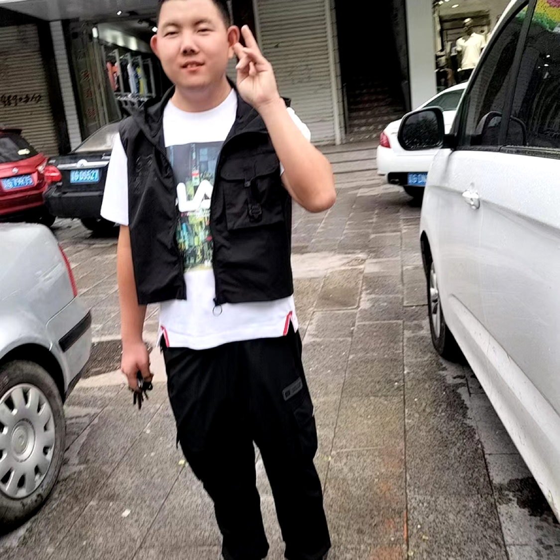 少女吃醋沉默的照片
