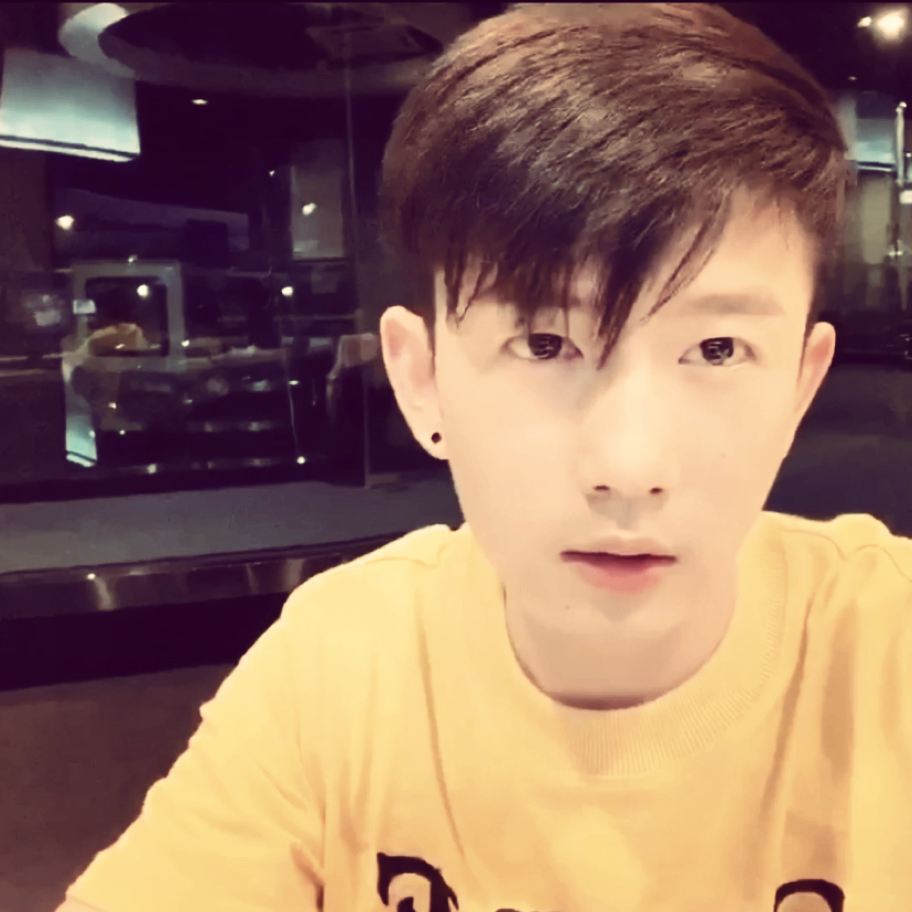 斑驳de云朵的照片