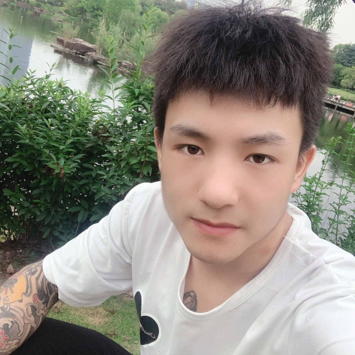 大神蹙眉动听的照片