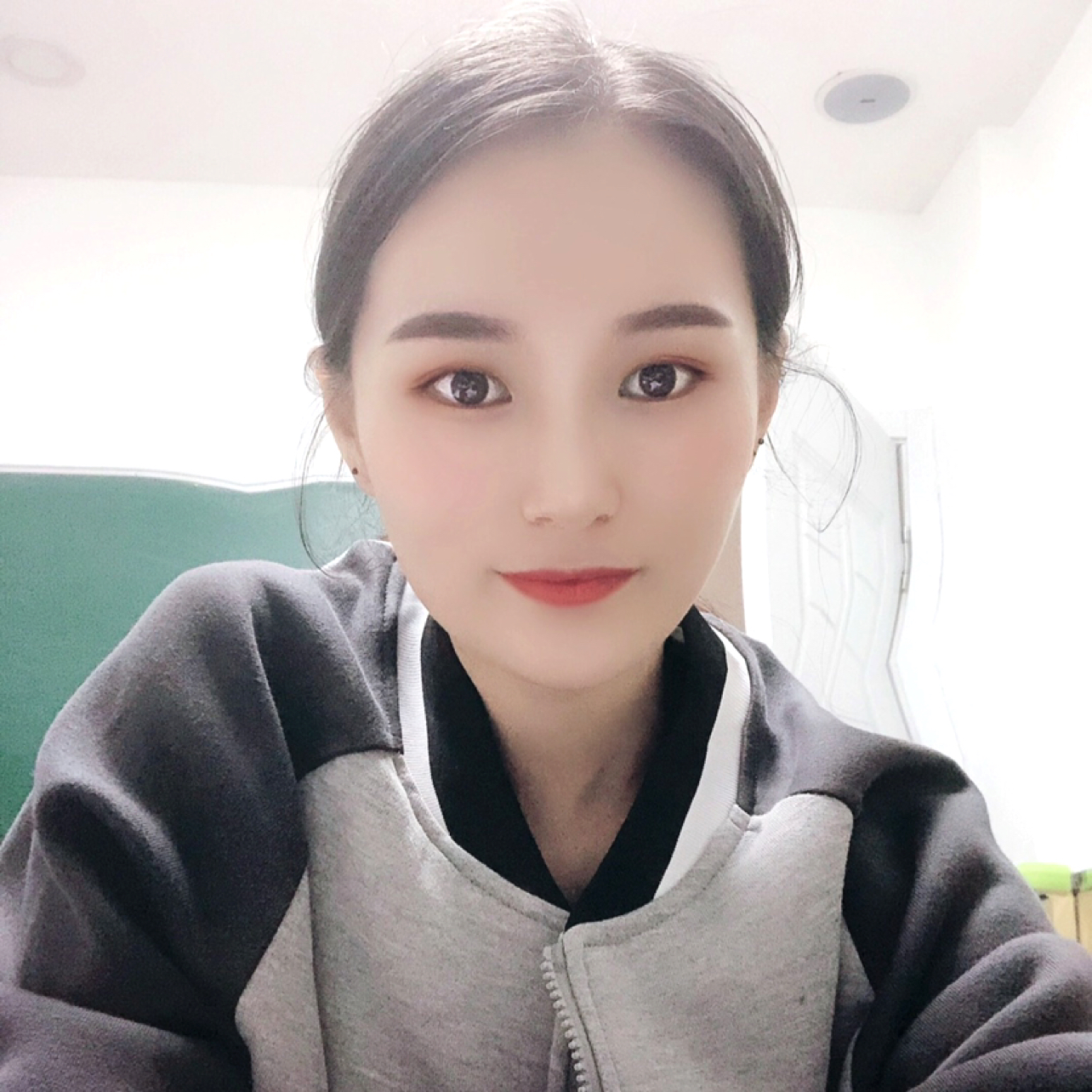 日记本回眸忧虑的照片