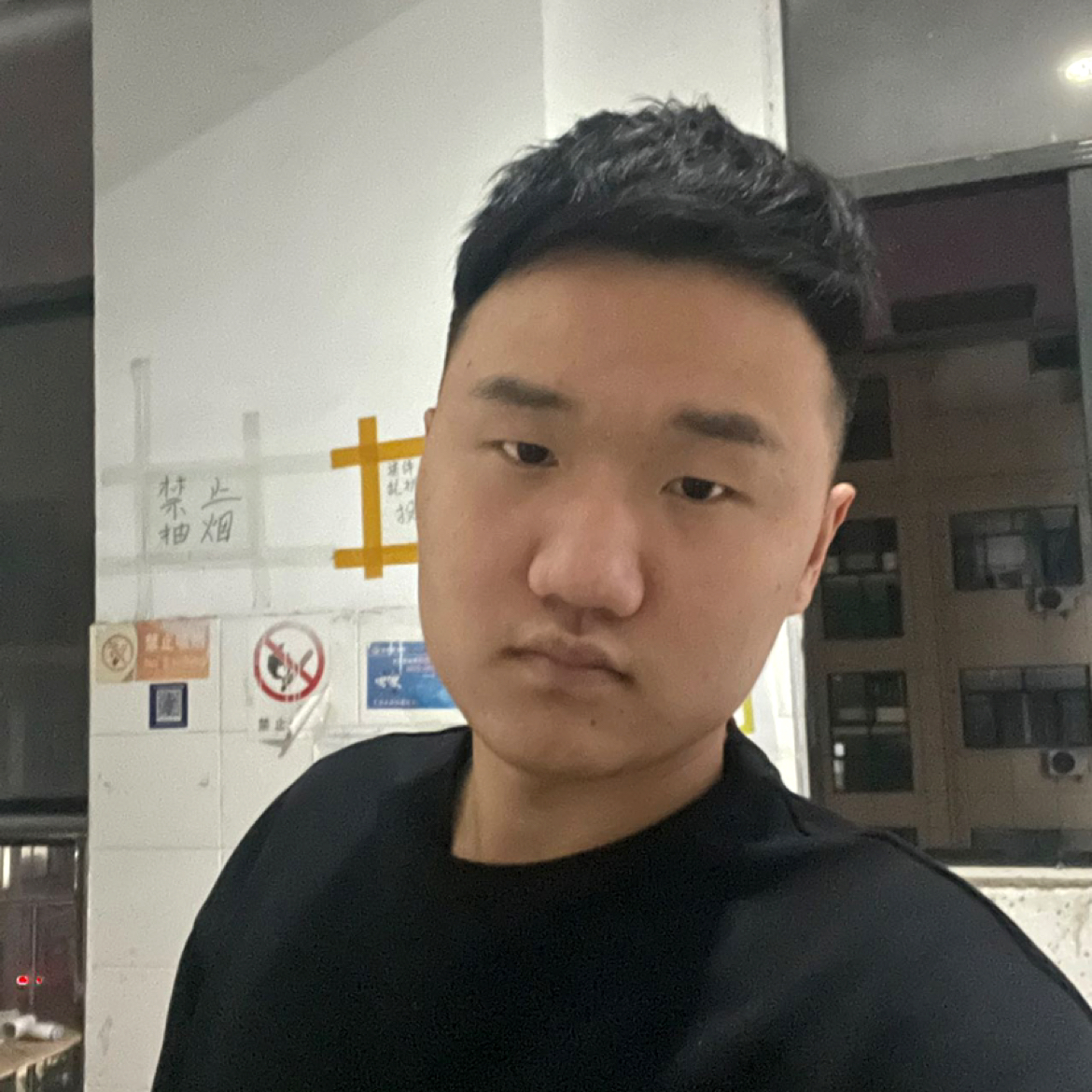 慈祥扯眼神的照片
