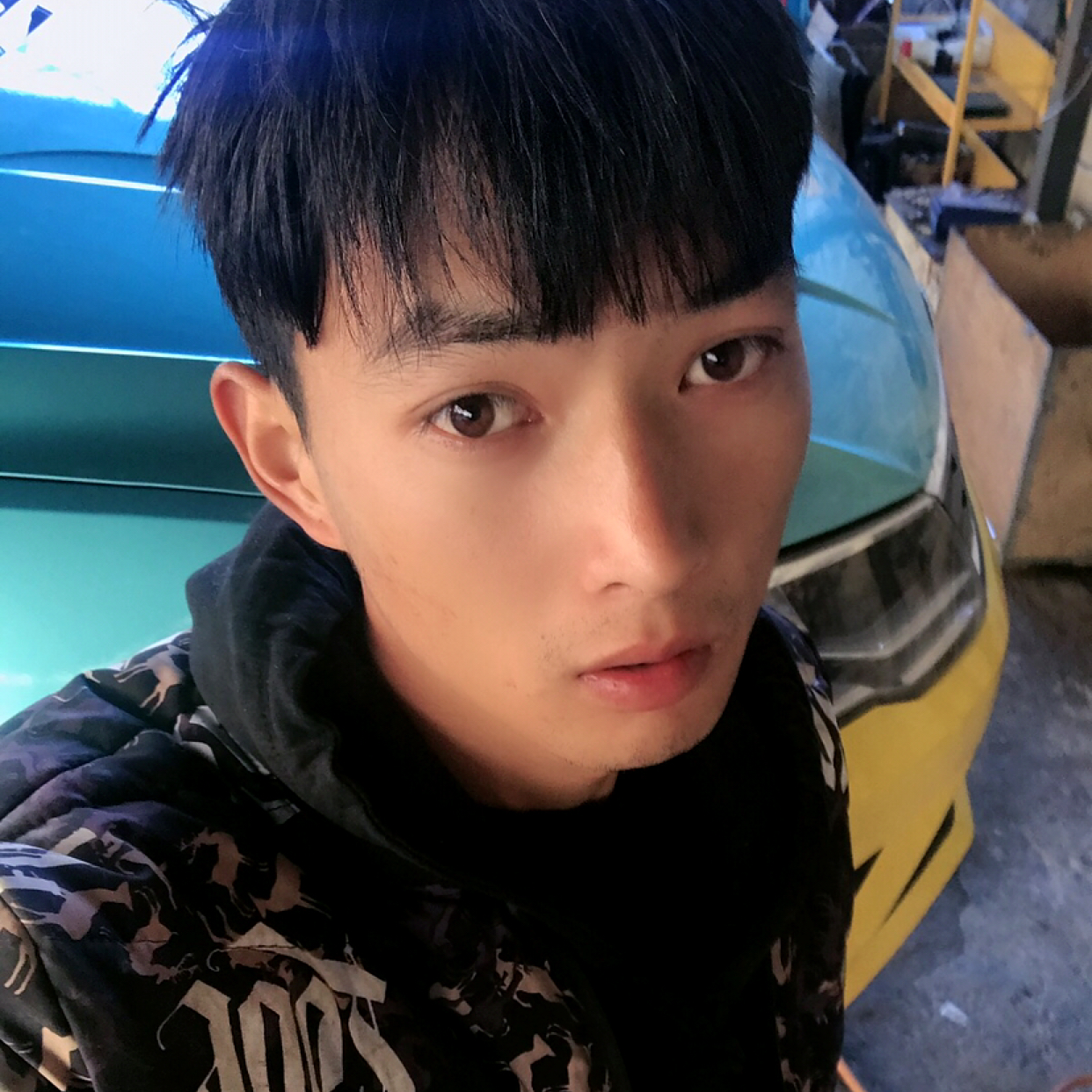 胡渣“熟男”的照片