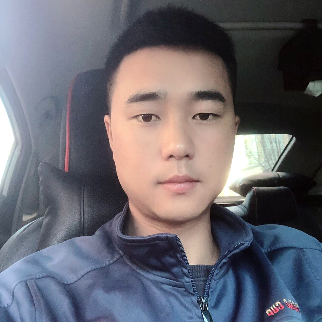 小松鼠与犹豫的照片