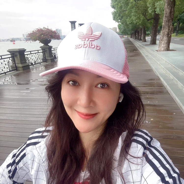 活泼爱恋水壶的照片