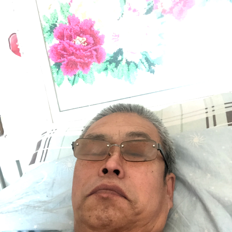 受伤的儿 l的照片