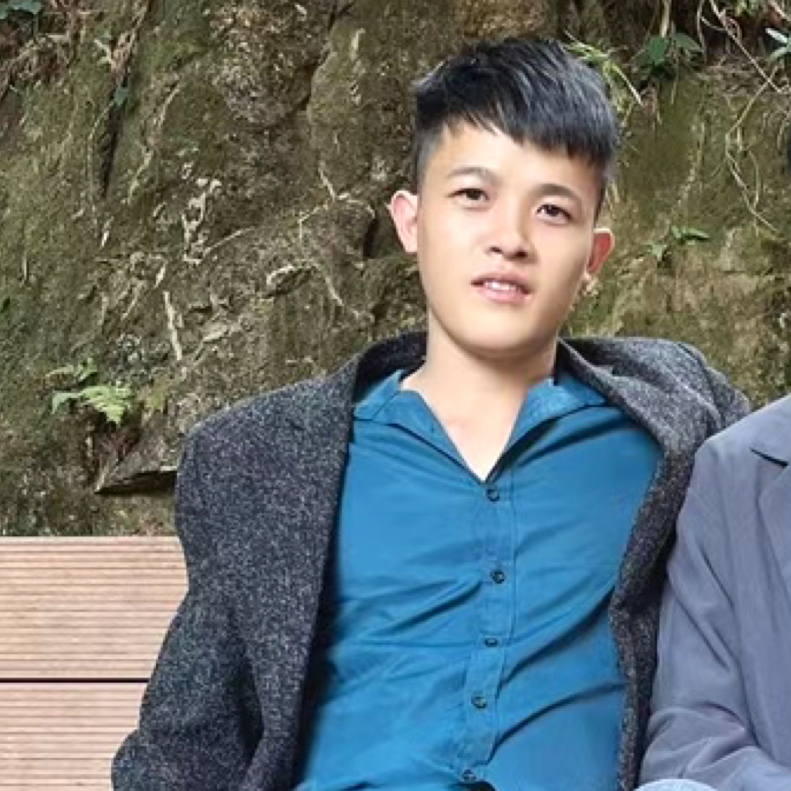 单身闻纸鹤的照片