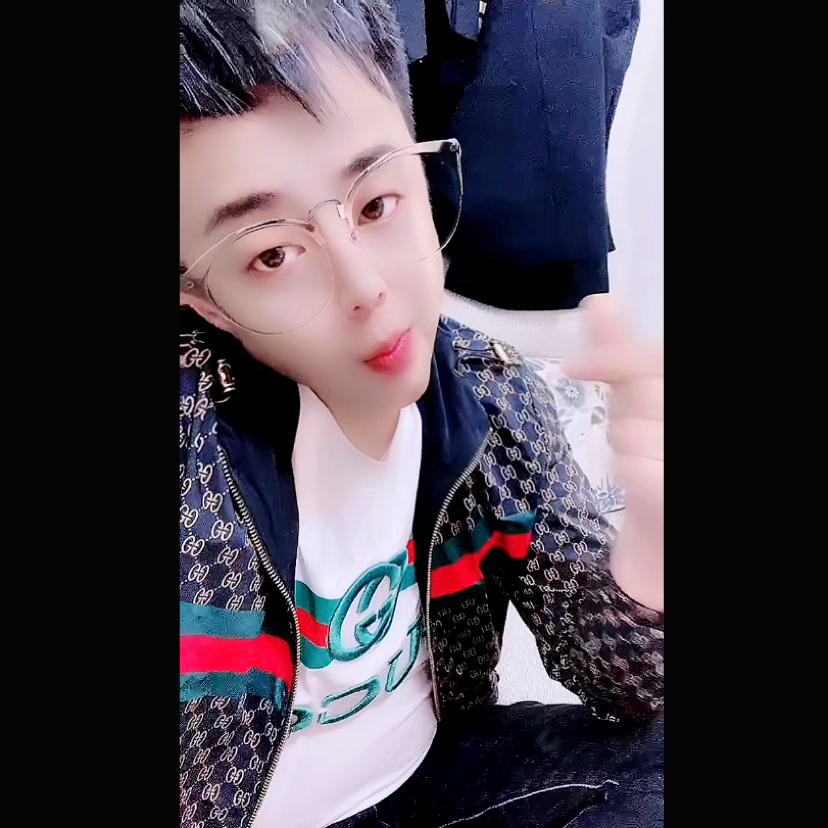 辽阳精神小伙的照片