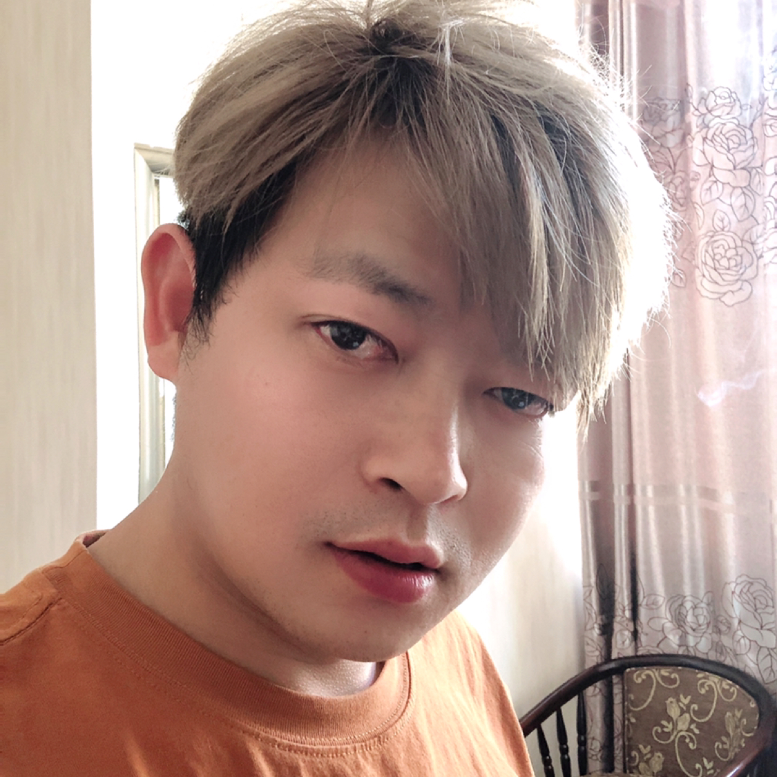 心锁吃醋哭泣的照片