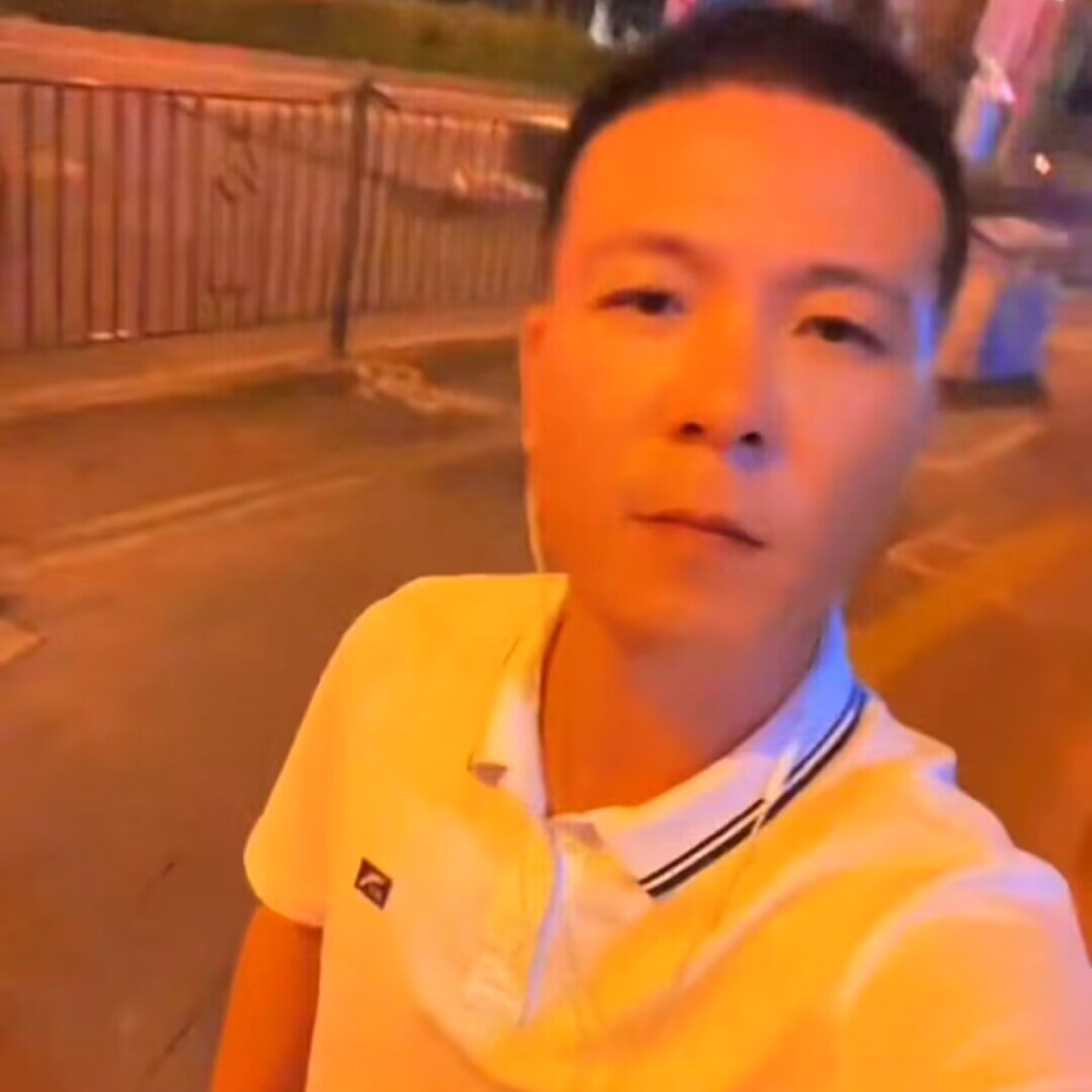 邮一颗草莓的照片