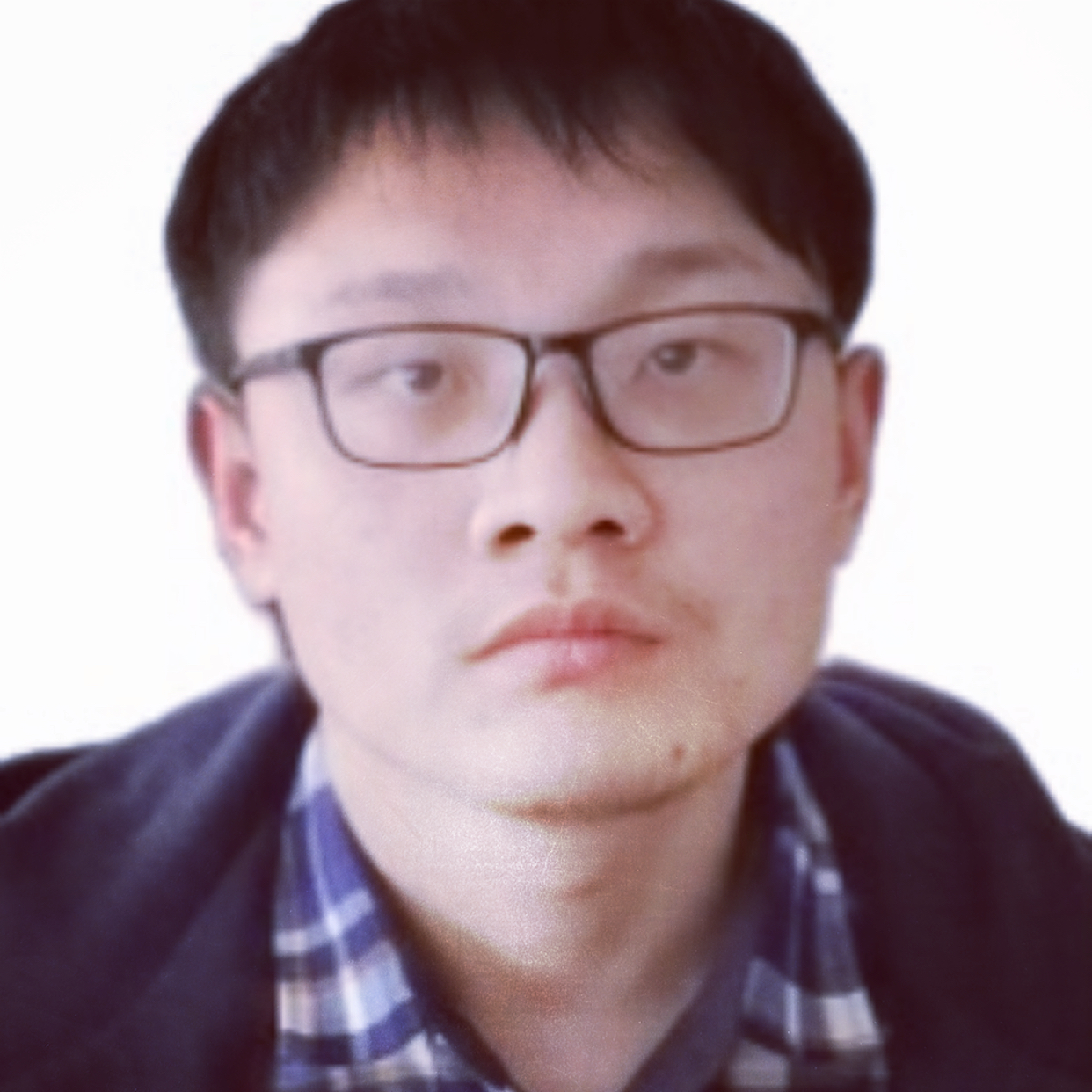 小蘑菇闻辛勤的照片
