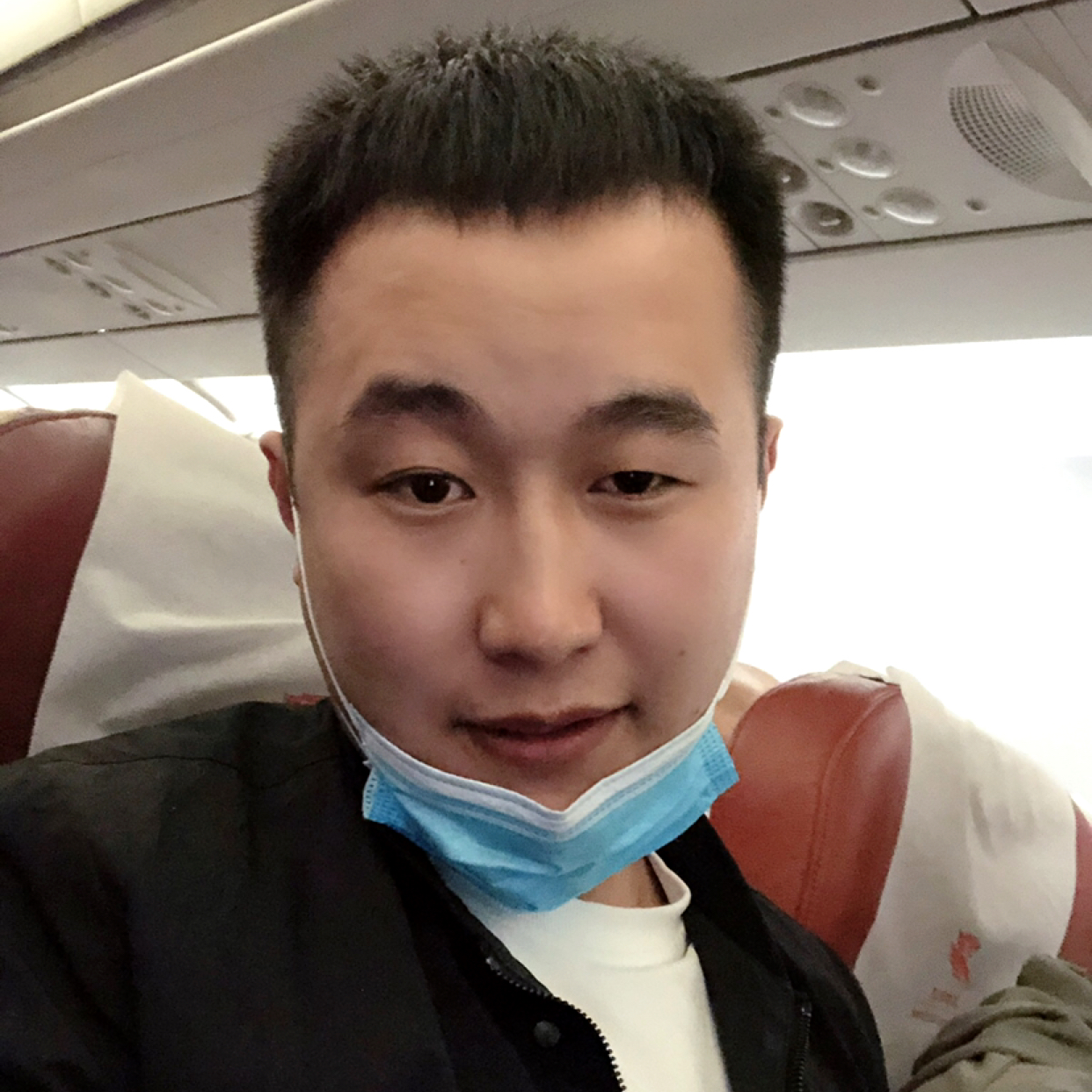 小虾米深拥笨笨的照片