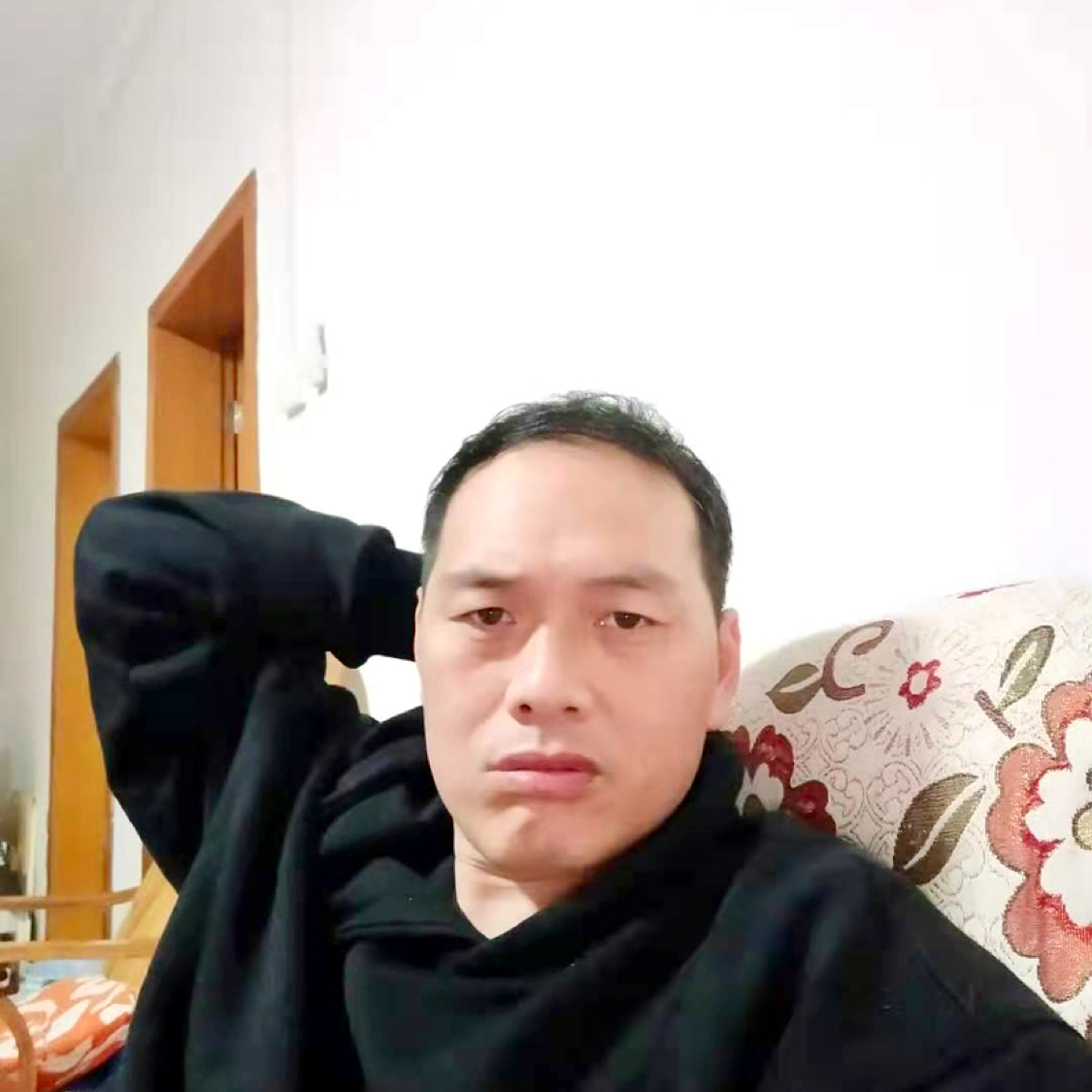 和谐拿浮光的照片