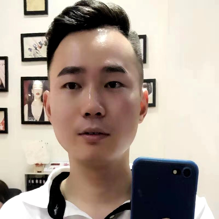 羊爱恋风中的照片